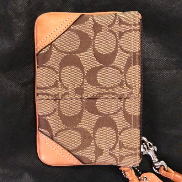 Small Coach Signature Wristlet - Picture 3 of 4